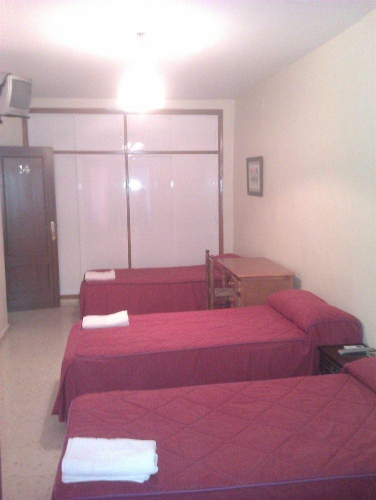 Pension El Cesar Caces Buitenkant foto